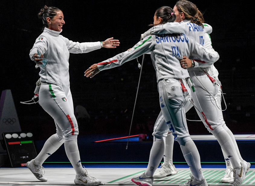 Italy on the podium in epee: the Italian women take third place, beating China. Italy's 11th Team medal