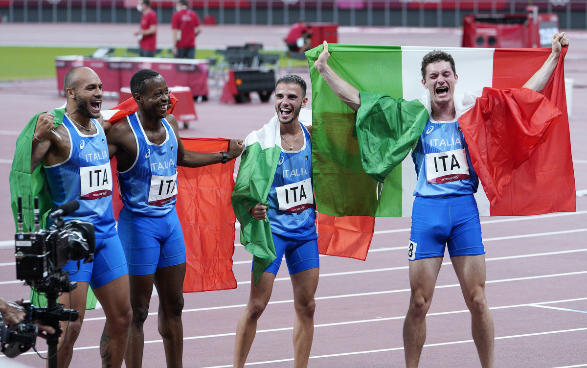 The 4x100 hurtles through history: stellar gold! We are the fastest in the world